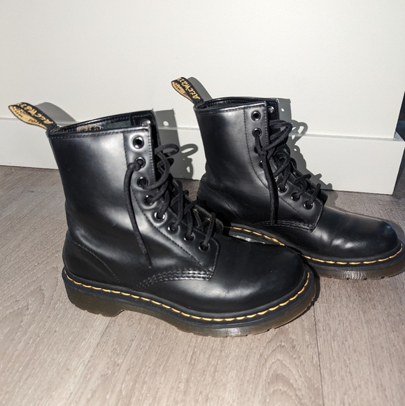 Dr Martens - Picture 1 of 5